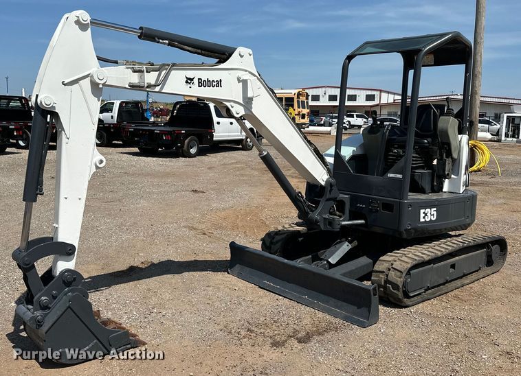 2013 Bobcat  E35M mini excavator - EJ8851