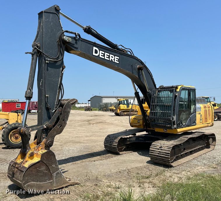 2015 John Deere  210G LC excavator - EJ8887