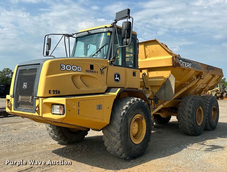 2012 John Deere 300D Series II haul truck - EJ8889