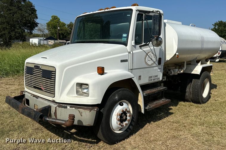 2001 Freightliner  FL70 water truck - EJ8899