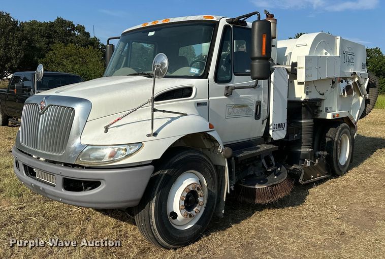 2012 International  4300 street sweeper truck - EJ8906