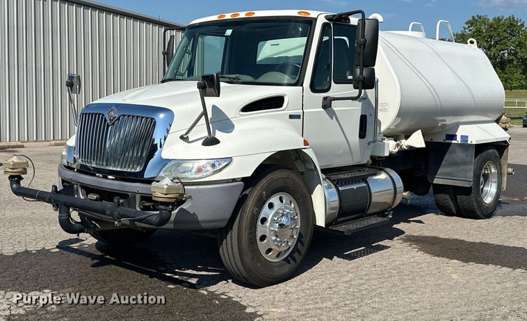 2012 International  DuraStar 4300 water truck - EJ8930