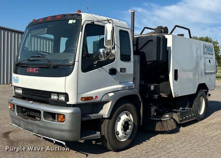 2008 GMC  T7500 street sweeper truck - EJ8931