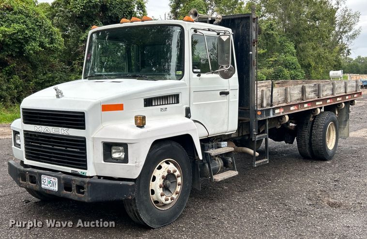 1998 Mack CS200P flatbed truck - EK3040