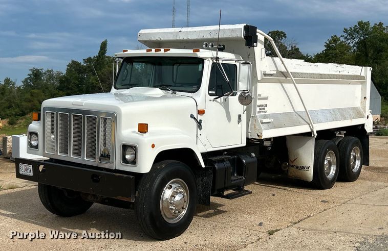 1999 International  2574 dump truck - EK3052