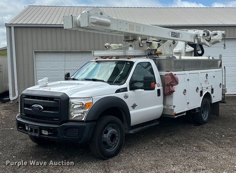 2013 Ford  F550 bucket truck - LR9427