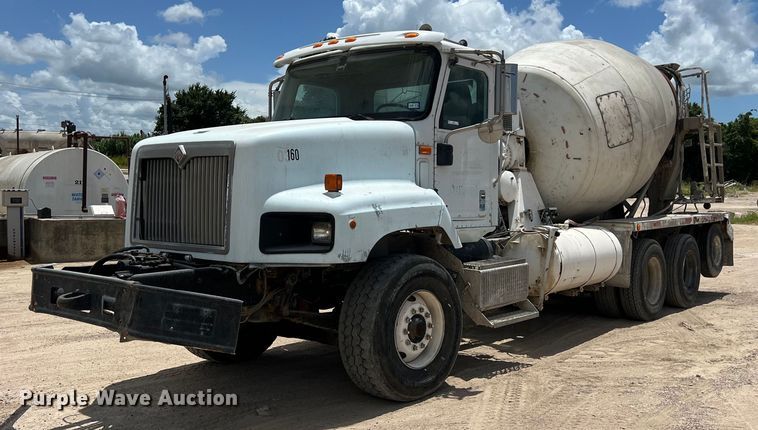 2003 International  5600i ready mix truck - LU9955