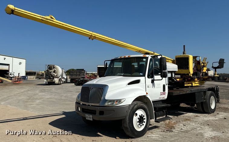2005 International 4200 drilling rig truck - NQ9723