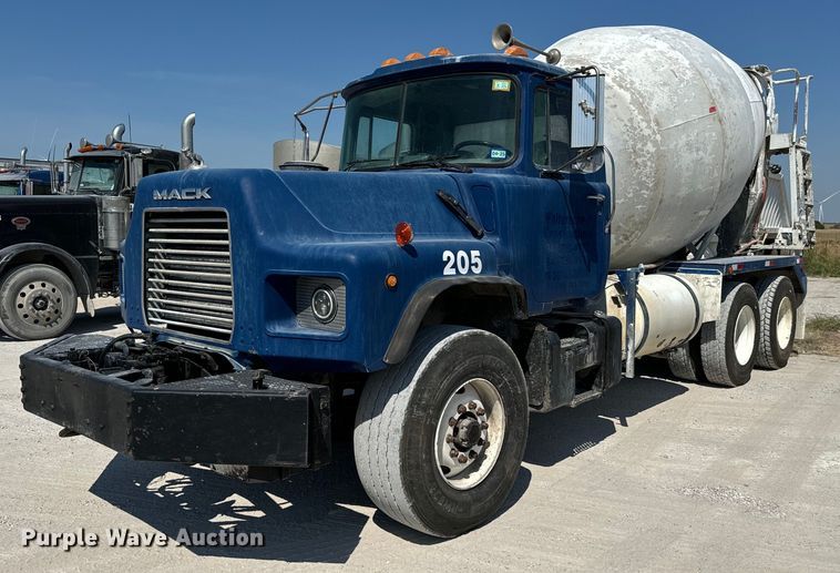 1998 Mack M690S ready mix truck - NQ9753