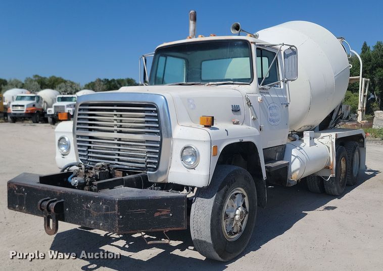 1982 Ford  8000 ready mix truck - OD9708