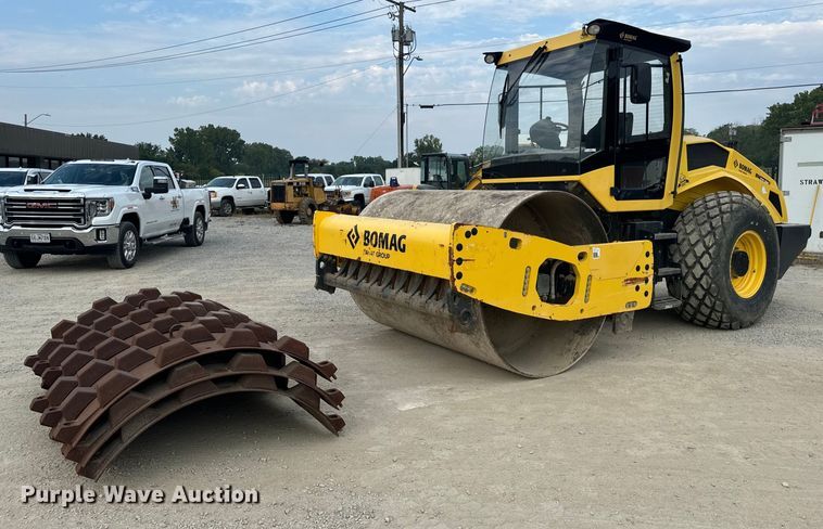 2017 Bomag BW211DH-5 single drum vibratory roller - OF9993