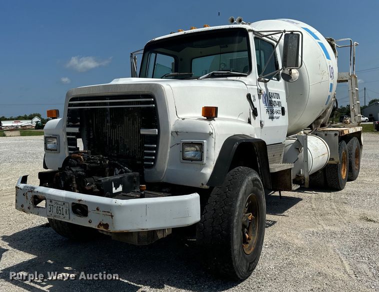 1997 Ford  LT8000 ready mix truck - OG9631