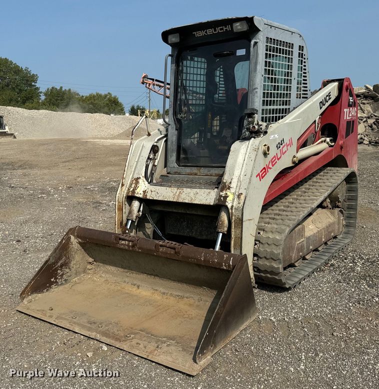2010 Takeuchi  TL240 tracked skid steer loader - OG9641