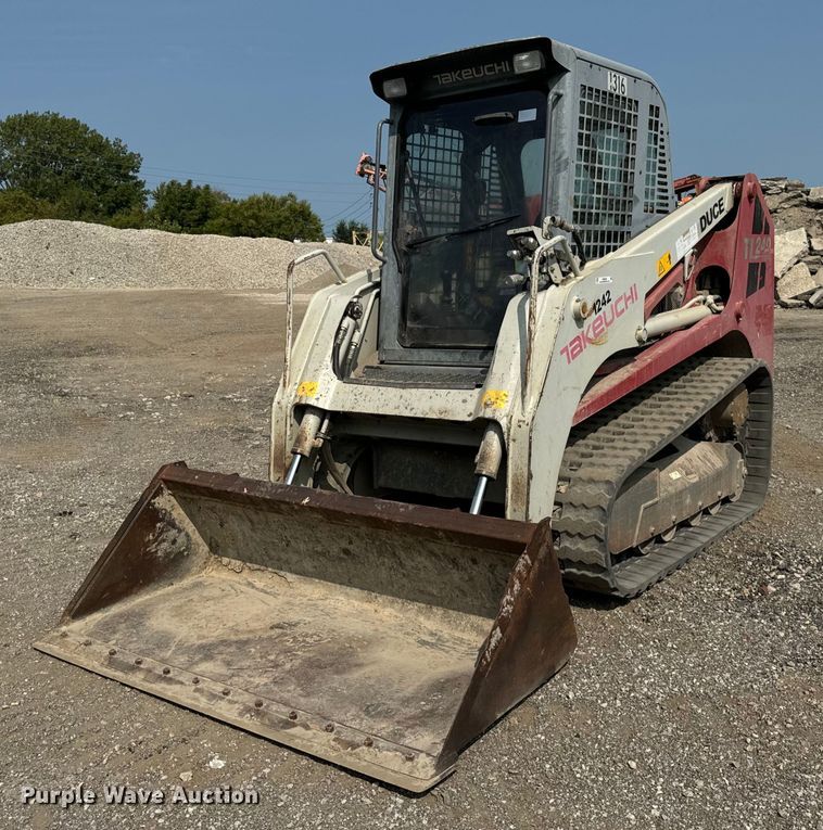 2011 Takeuchi TL240 tracked skid steer loader - OG9642