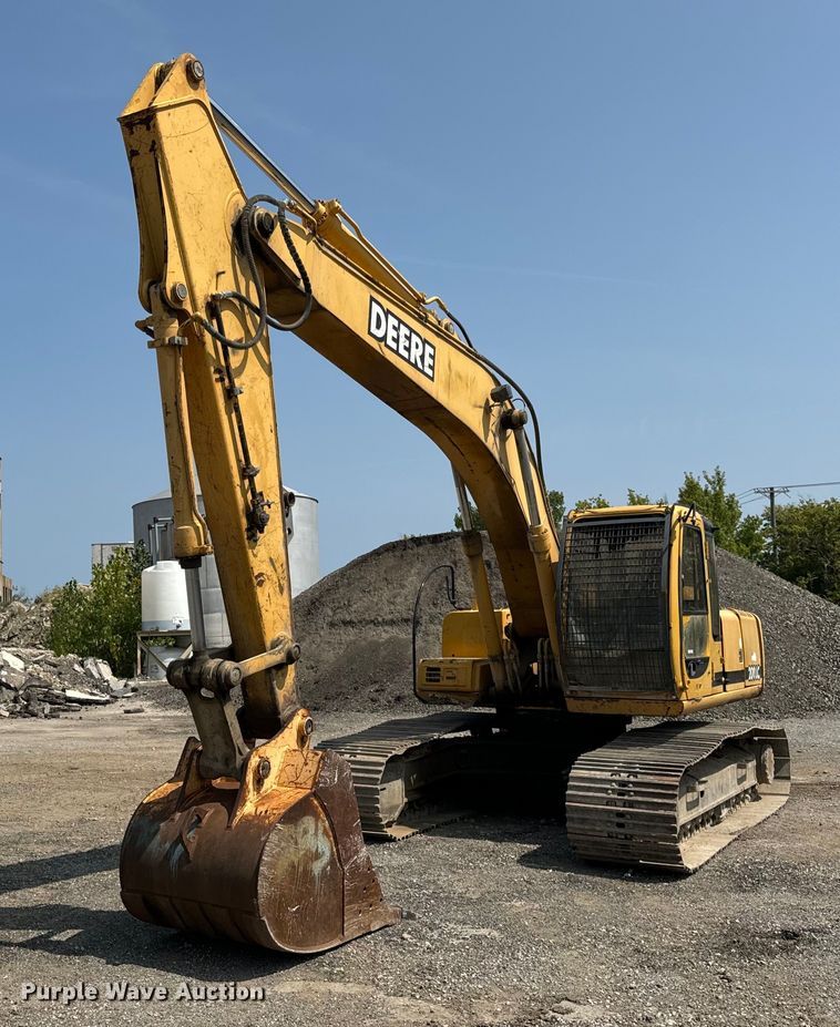 2001 John Deere 200LC excavator - OG9643