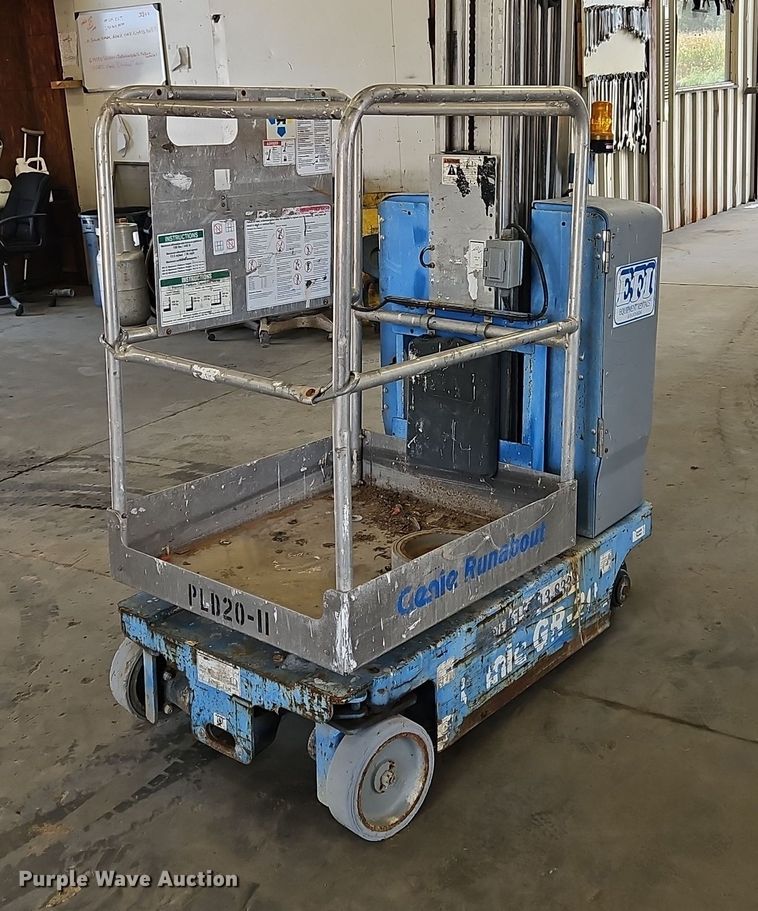 Genie Runabout vertical lift - OJ9819