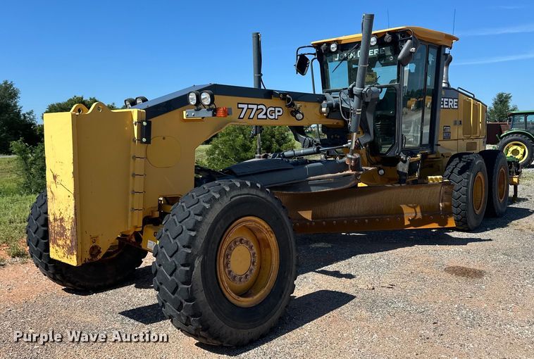 2013 John Deere 772GP motor grader - OM9612