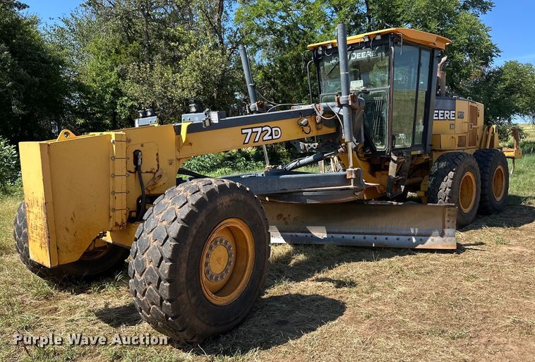2009 John Deere 772D motor grader - OM9613