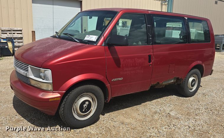1998 Chevrolet Astro van - DQ4616
