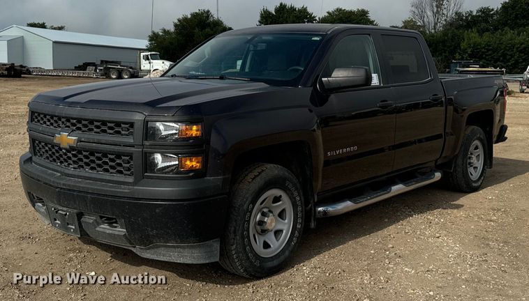 2015 Chevrolet Silverado 1500 Crew Cab pickup truck - DW2284
