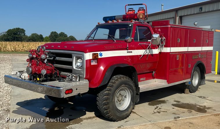 1976 Dodge W600 pumper fire truck - DX1056