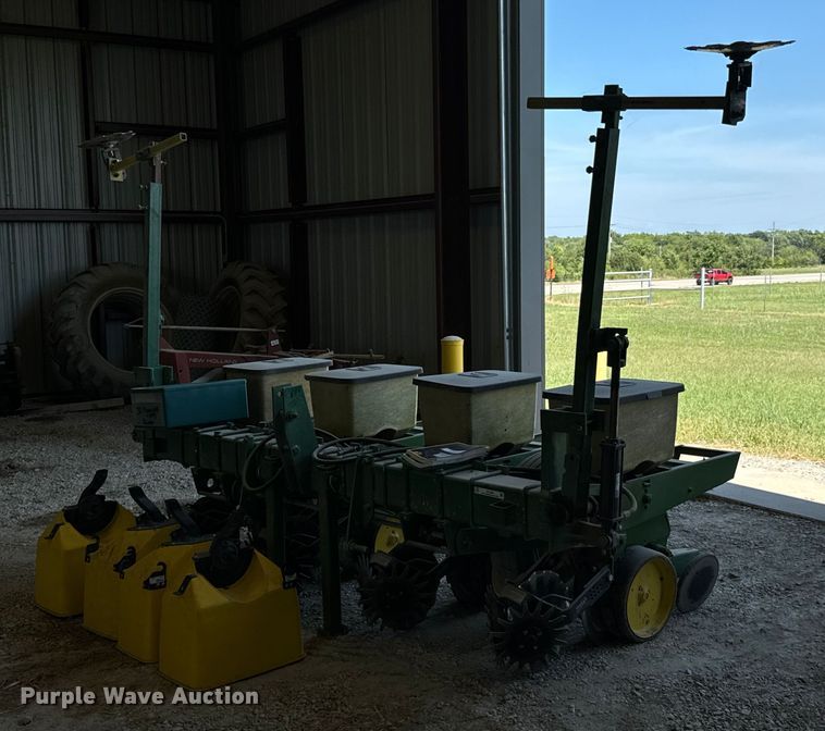 John Deere 7000 planter - DX1060