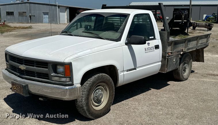 1999 Chevrolet C2500 flatbed pickup truck - DX1066