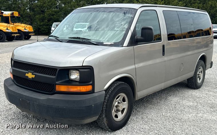 2004 Chevrolet Express 1500 van - DX1094
