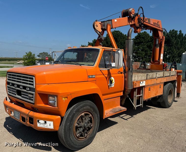 1984 Ford K708 crane truck - EE7501