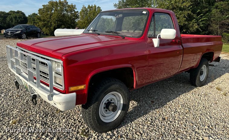 1986 Chevrolet  D30 pickup truck - EH6973