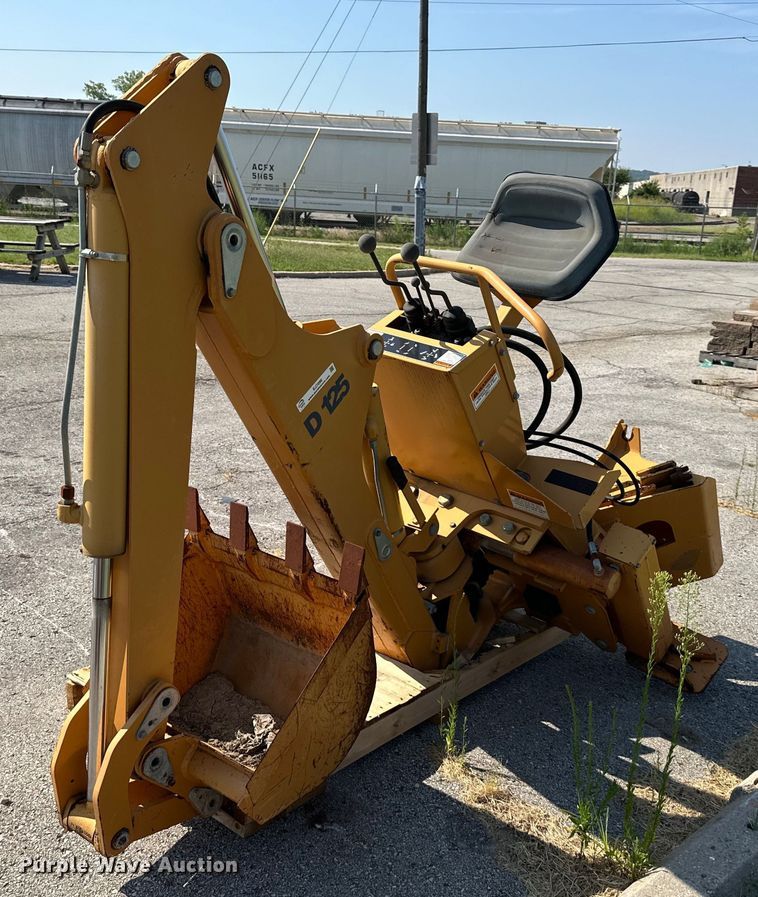 Case D125 skid steer backhoe - EJ7090