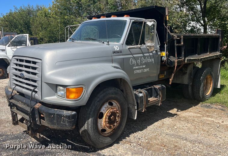 1998 Ford F700 dump truck - LC9033