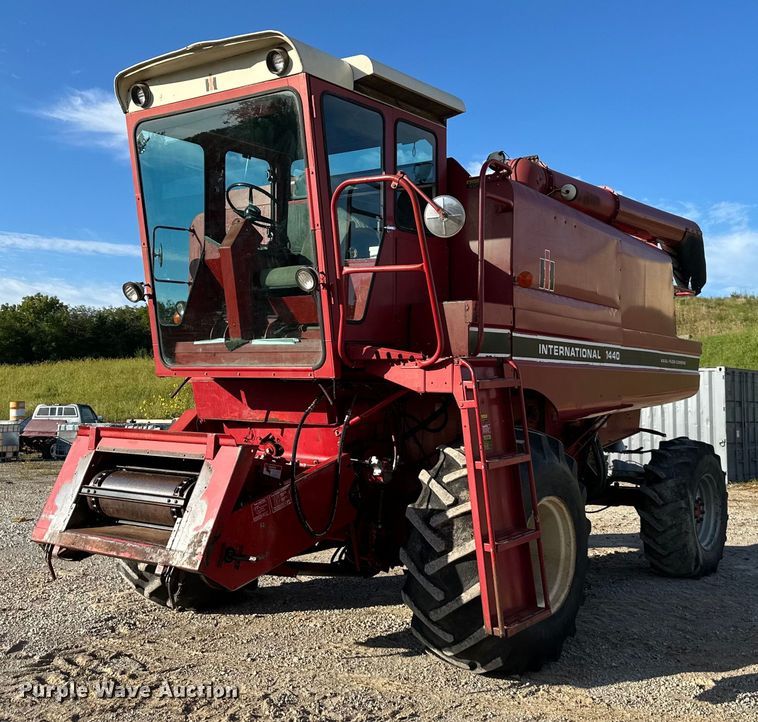 1981 Case IH 1440 Axial-Flow RWA combine - DR2585