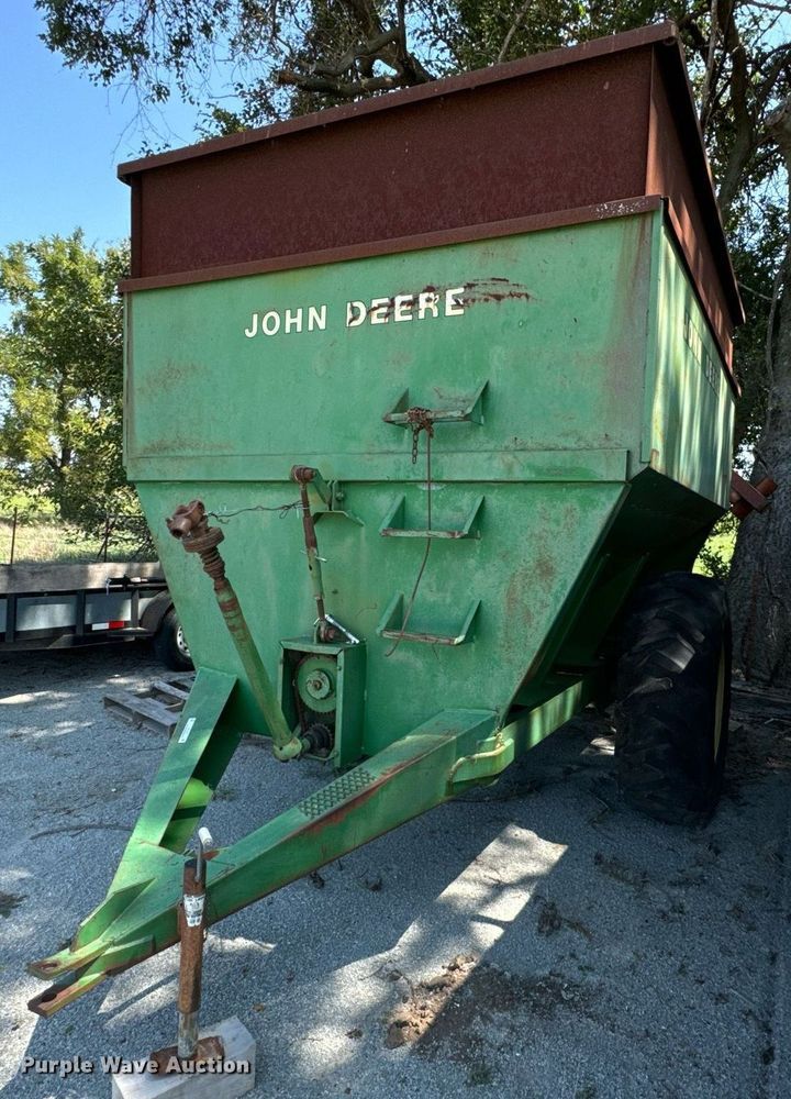 John Deere grain cart - DX1110