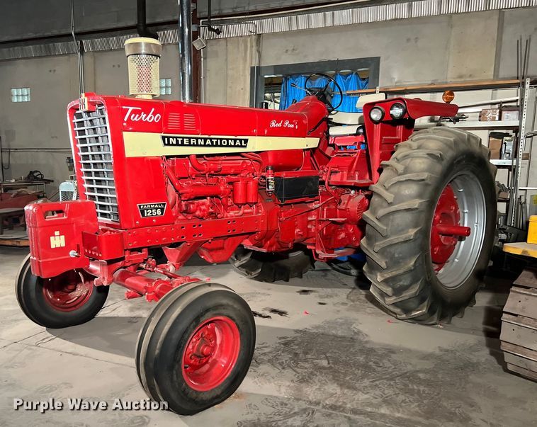 1968 International Harvester Farmall 1256 tractor - EJ2968