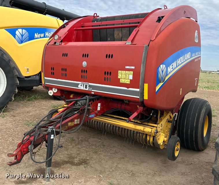 2015 New Holland RB560 round baler - OM9649