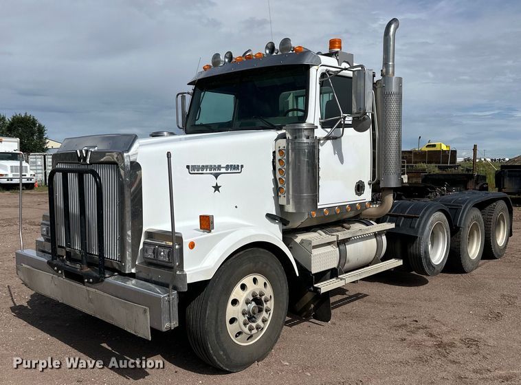 2001 Western Star 4964FX semi truck - DG4494