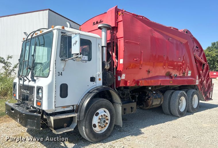 2004 Mack MR688 refuse truck - DP6696