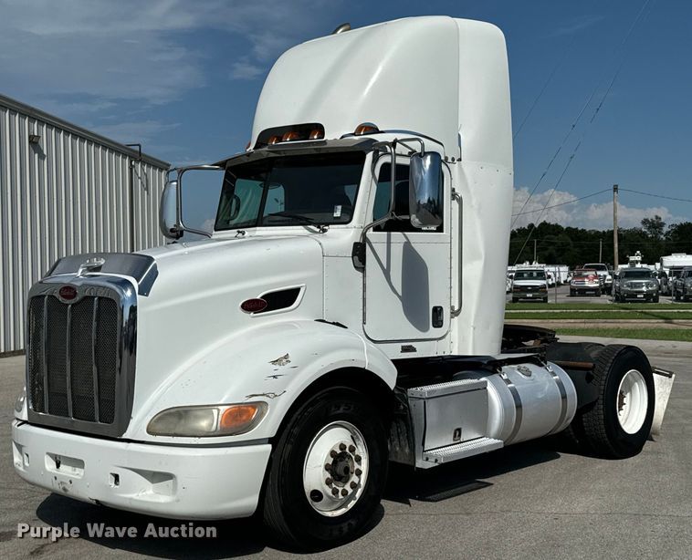 2012 Peterbilt 384 semi truck - DX1080