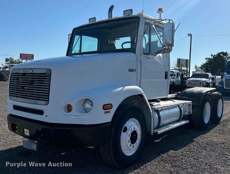 1999 Freightliner  FL112 semi truck - EG0944