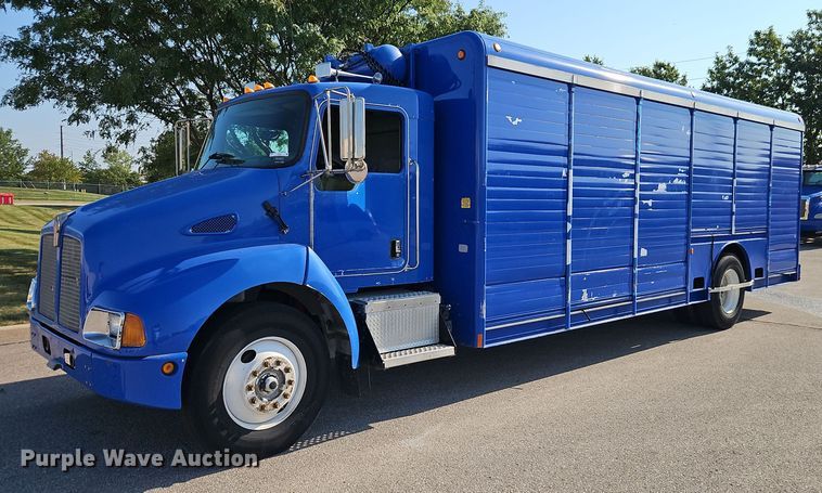 2004 Kenworth T300 delivery truck - EI8262