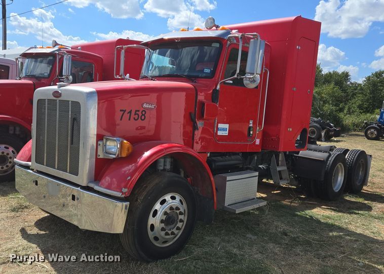 2015 Peterbilt  365 semi truck - EJ2868
