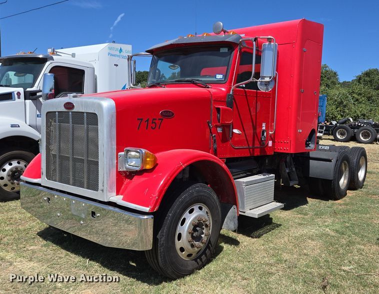 2015 Peterbilt 365 semi truck - EJ2869