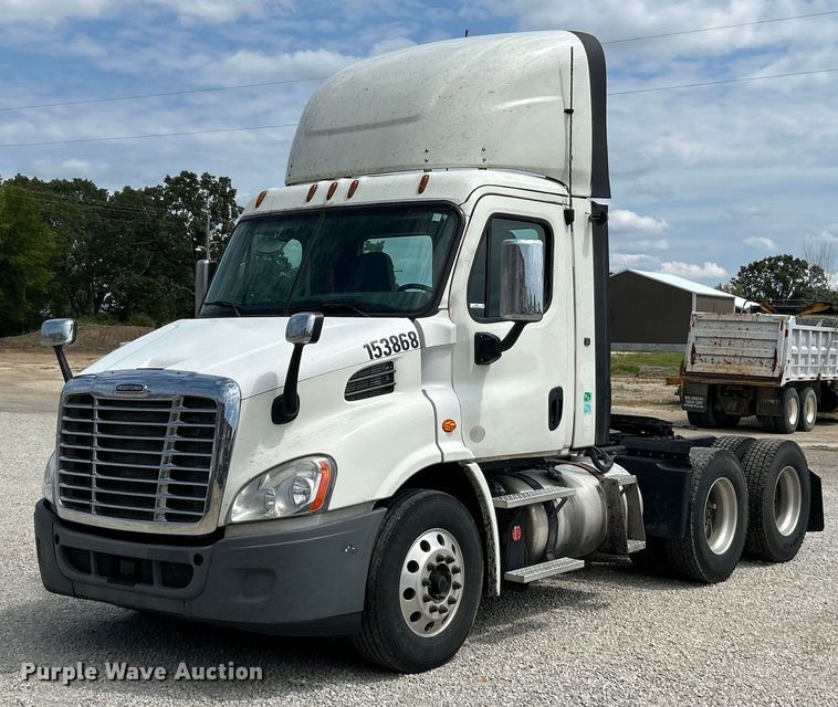 2017 Frieghtliner  Cascadia 113 semi truck - EK3221