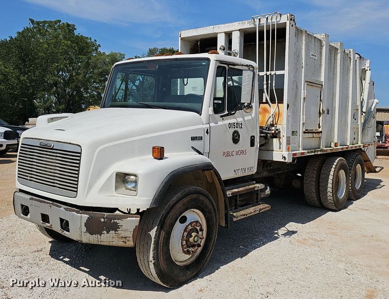 2001 Frieghtliner  FL80 refuse truck - NX9136