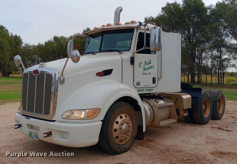 2011 Peterbilt 386 semi truck - NY9515