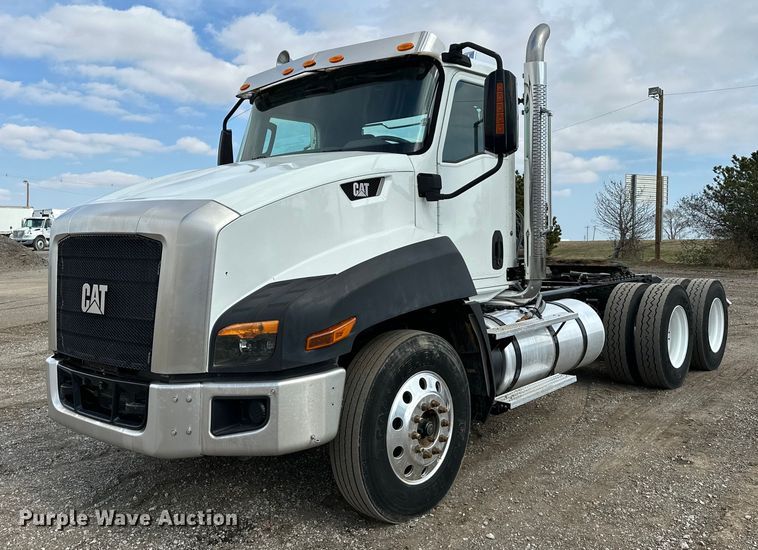 2016 Caterpillar  CT660S semi truck - OM9794