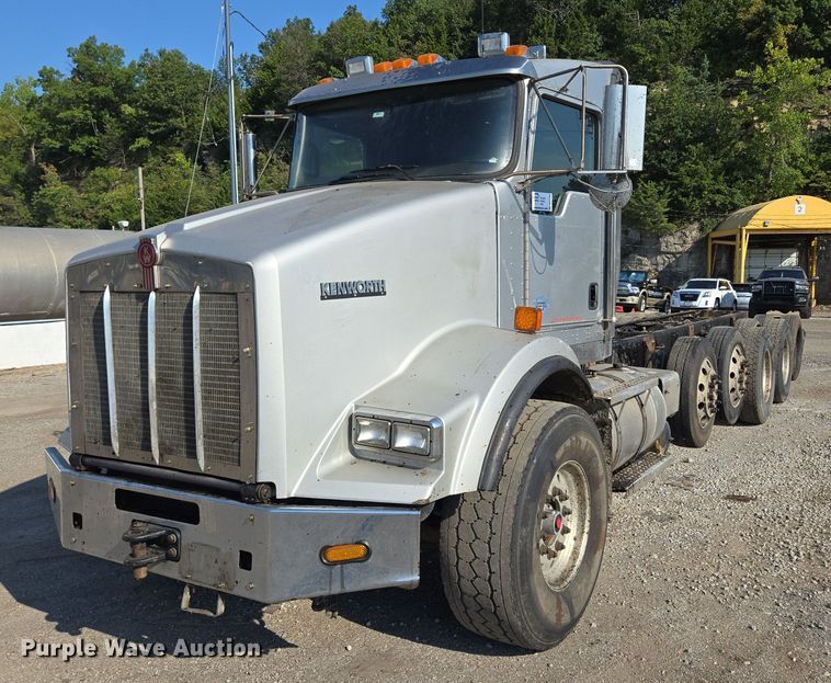 2010 Kenworth T800 truck cab and chassis - DT7758