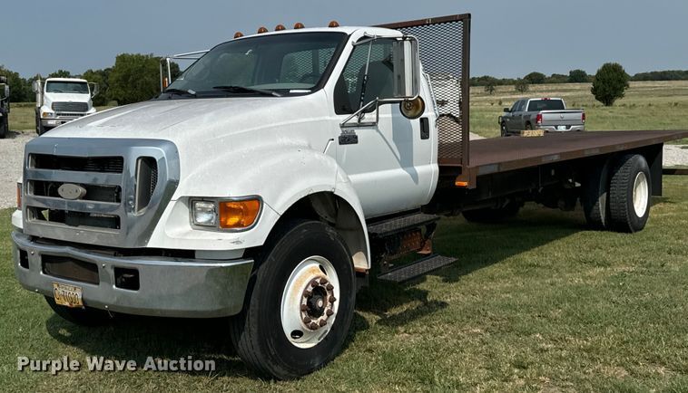 2006 Ford F750 Super Duty XL flatbed truck - DX1128