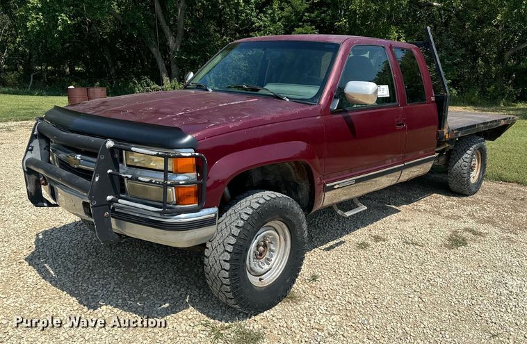 1993 Chevrolet  K2500 Ext. Cab flatbed pickup truck - EE7543